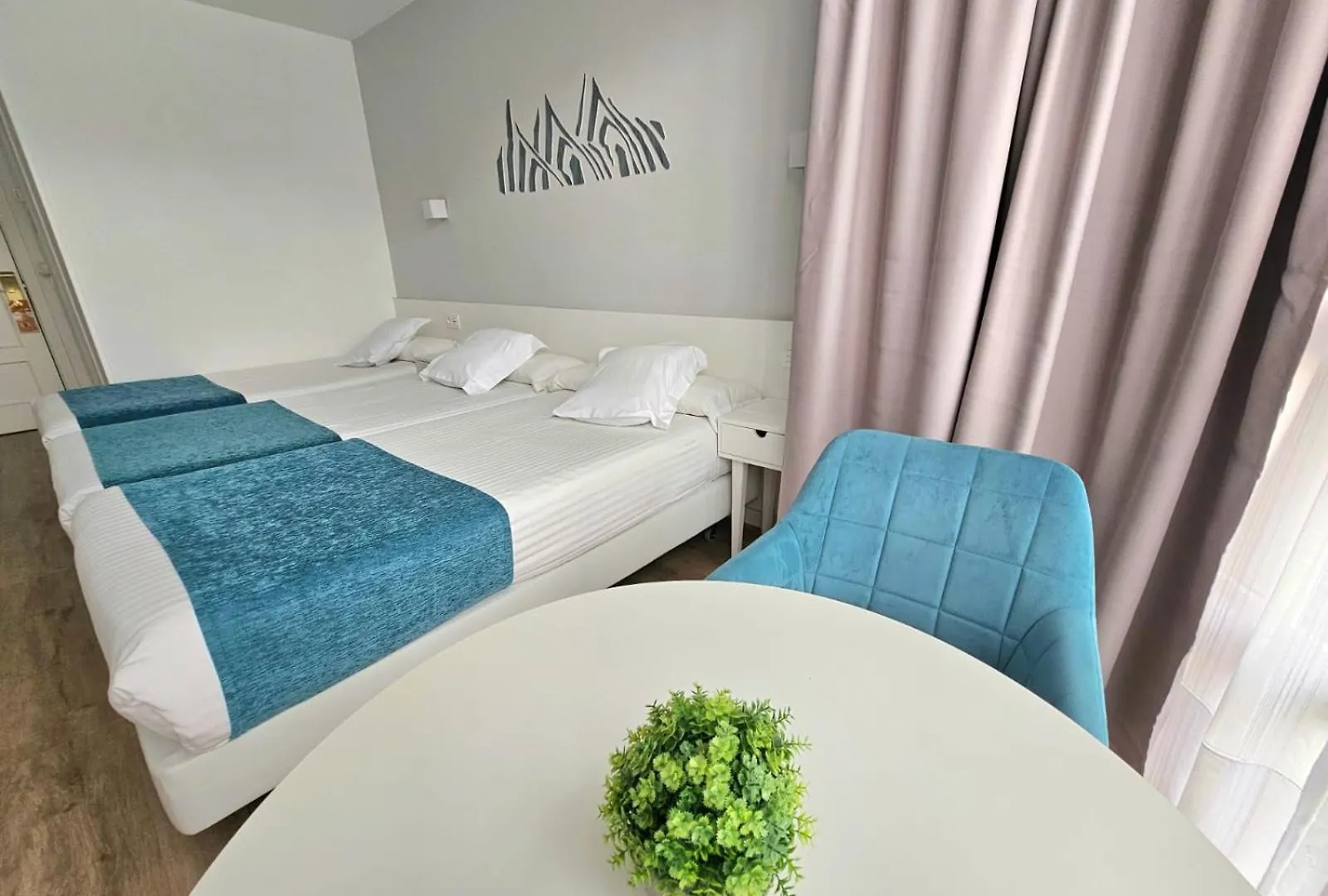 Pension Txiki Polit Zarautz 2*,  Spain